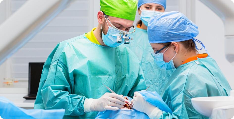 الجوانب الجراحية وإعادة التأهيل بعد استئصال أورام الفم